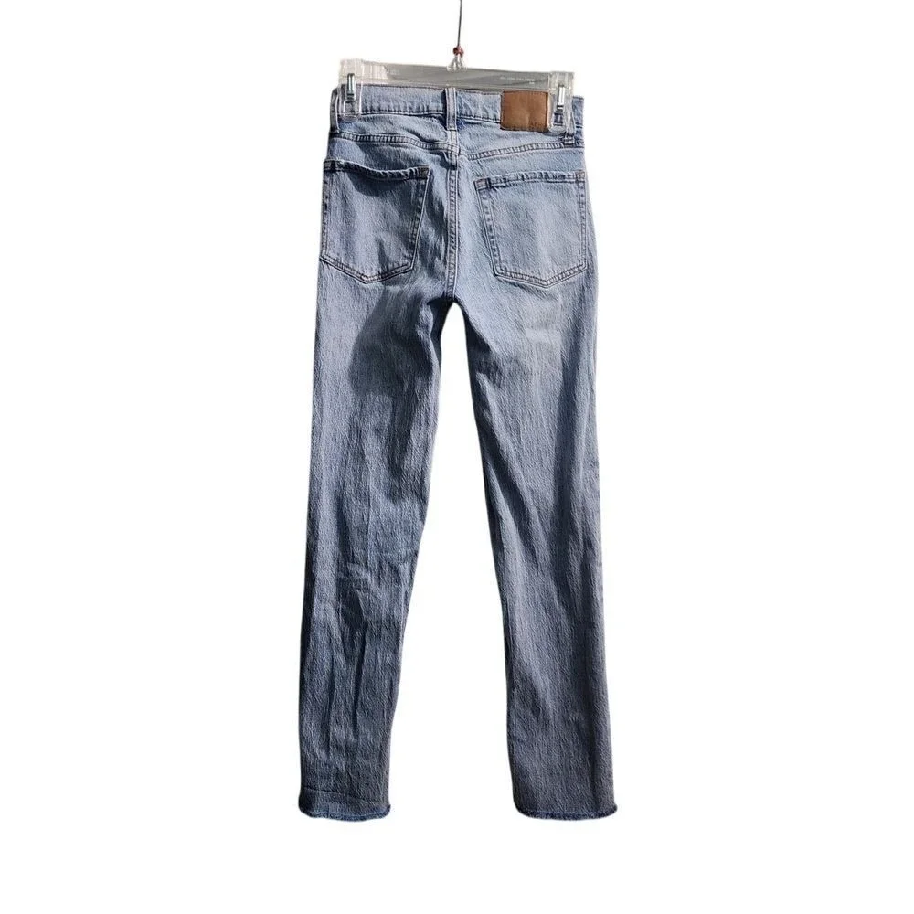 Aeropostale Mom Jeans Light‎ Wash Distressed Raw Hem High Rise Denim